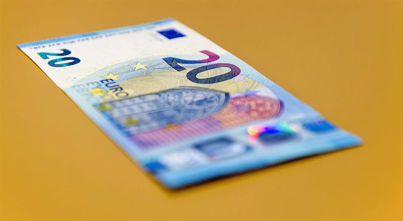  O euro subiu para US $ 1.1828