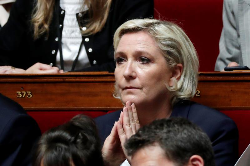  O FN e Marine Le Pen, banco privado, denunciam uma operaÃ§Ã£o polÃ­tica