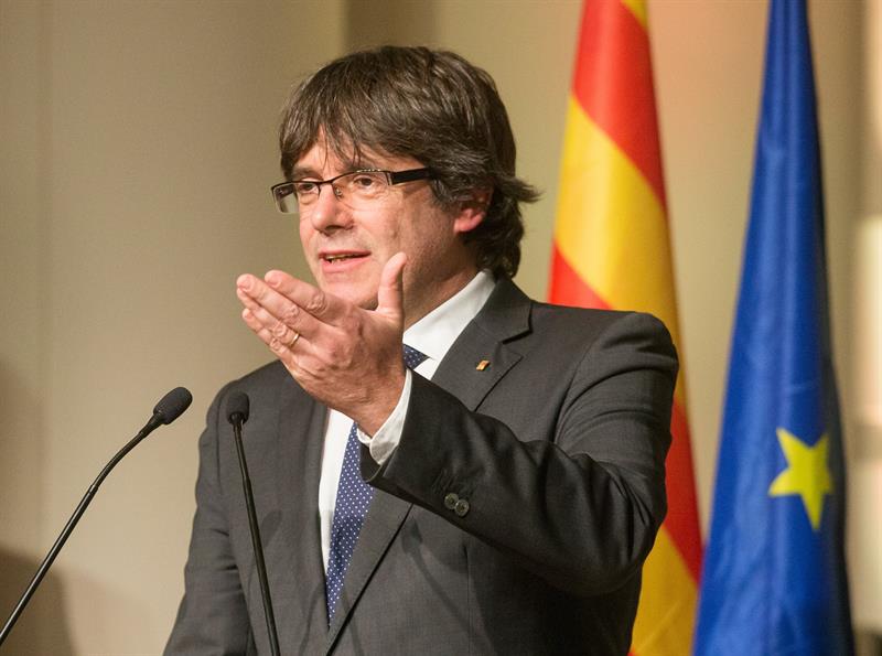  Puigdemont acusa o Estado de ter "condenado" a candidatura para a EMA