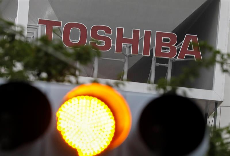  A Toshiba cai acentuadamente no mercado de aÃ§Ãµes apÃ³s anunciar grande aumento de capital